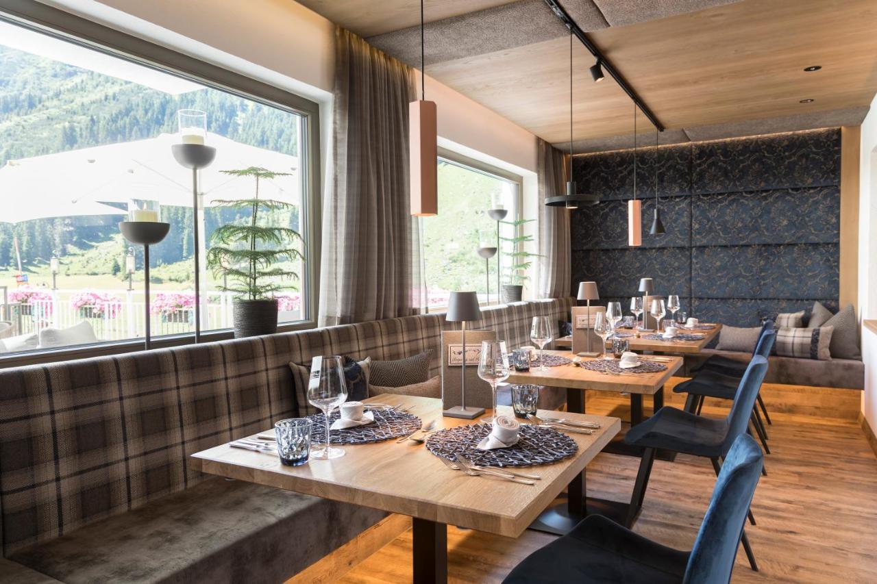 Hotel Sonnblick Sankt Leonhard im Pitztal Exteriör bild